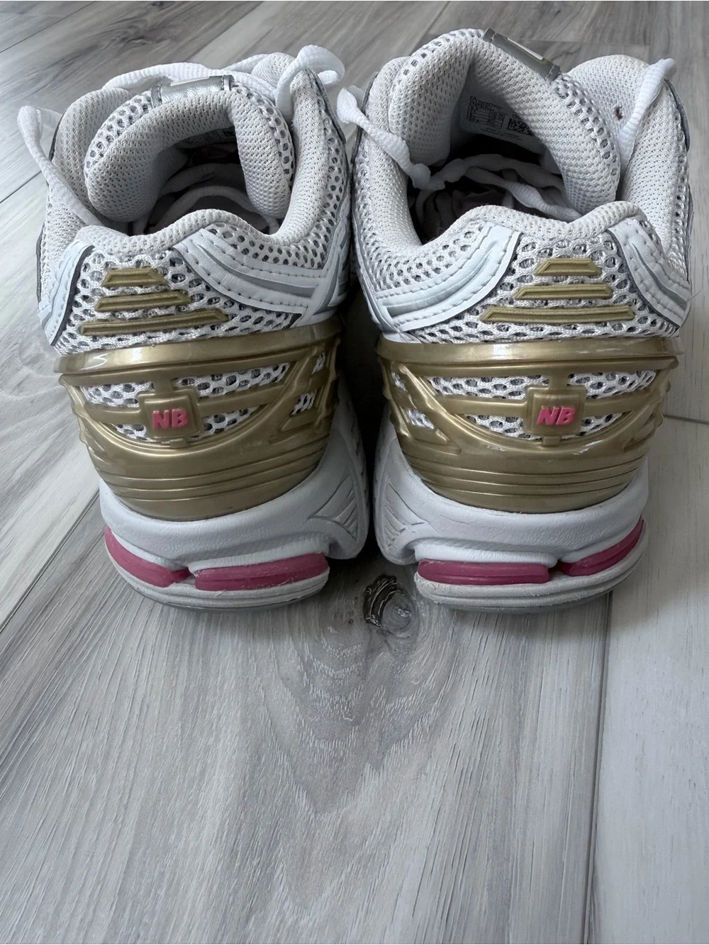 New Balance 1906R U1906RCH White Gold Pink Sneakers Men’s 9.5 Women’s 11